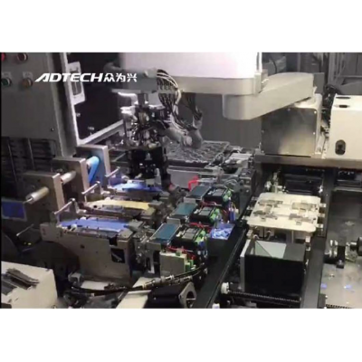 AR6520机器人搭配AVS双视觉系统进行飞拍装配
