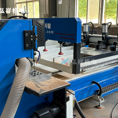  CNC cutting saw